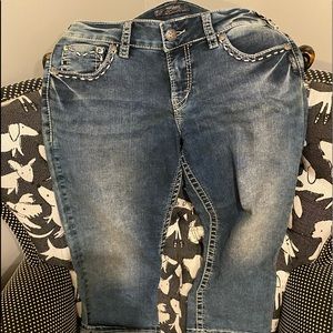 Silver Capri jeans. Style Suki flap Capri, size 32